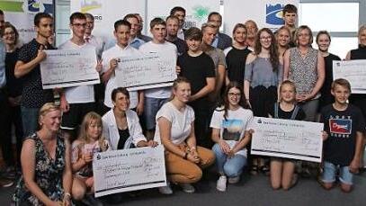 Im Landratsamt fand die Preisverleihung zum Wettbewerb "Gesund leben in der Region Coburg - Jugend bewegt" statt.  Foto: Wendelin Mark