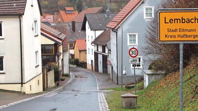 Die Verkehrszeichen an der Einfahrt nach Lembach genügen den Bürgern nicht; sie hätten gerne die Durchfahrt für große Lkw gesperrt.