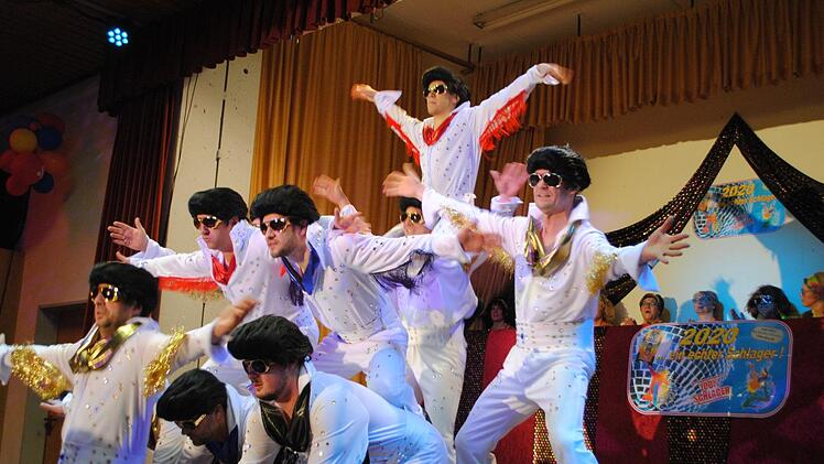 Elvis lebt  - und das gleich vielfach. Das Männerballett Die Sex-Pistols performten den King rasant und akrobatisch.  Foto: Evelyn Schneider