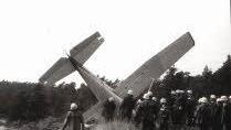 Ein spektakulärer Einsatz war es für die Reiterswiesener Wehr, als auf dem damaligen US-Flugplatz 1983 ein Flugzeug über die Landebahn hinausschoss und auf die Nase fiel. Zum Glück gab es keine Verletzten.