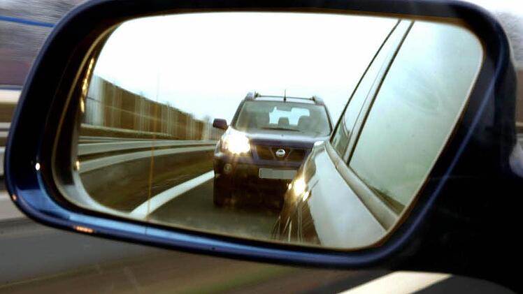 Ein Drängler auf der Autobahn. Symbolfoto: Archiv/dpa