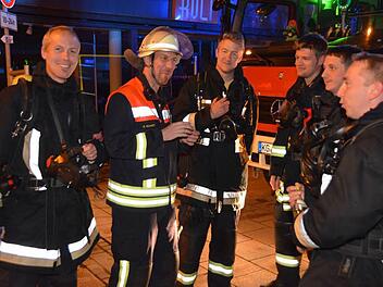 Wehrleute aus Garitz mit ihrem stellvertretendem Kommandanten Georg Schmitt beim Großeinsatz in der Bad Kissinger Theresienstraße im letzten Jahr.  Fotos: Peter Rauch