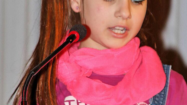 Als junges Talent in der Bütt erwies sich die neun Jahre alte Lina Schusser. Foto: Dieter Britz