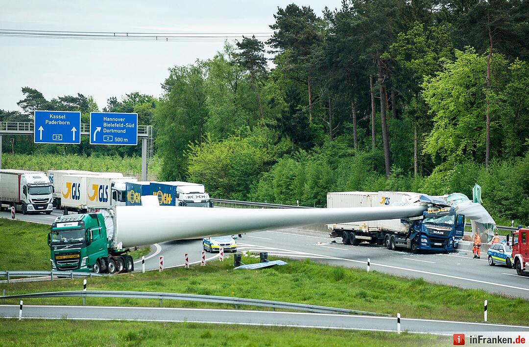 Windradflügel verrutscht nach Auffahrunfall