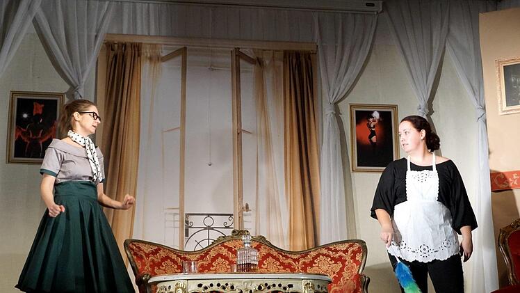 Janine sucht wegen Geldnot einen KlavierschülerRichard Sänger