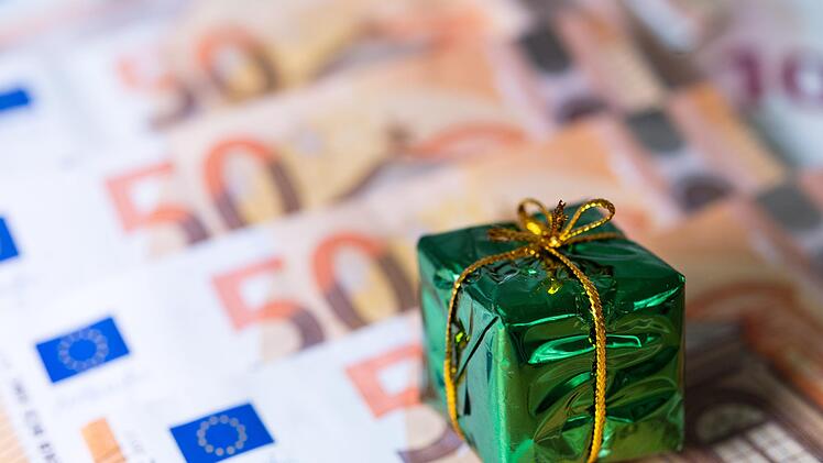 Auch die Städte, Märkte und Gemeinden im Landkreis Bad Kissingen konnten sich, rechtzeitig zu Weihnachten, über teils stattliche Summen aus dem kommunalen Finanzausgleich freuen.  Foto: Monika Skolimowska/dpa