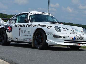 Die Bamberger Nicolas Hässler und Johannes Weinkauf im Porsche 911 wurden ihrer Favoritenrolle gerecht. Fotos: Picturedreams