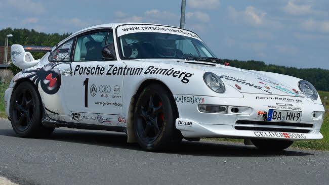 Die Bamberger Nicolas Hässler und Johannes Weinkauf im Porsche 911 wurden ihrer Favoritenrolle gerecht. Fotos: Picturedreams