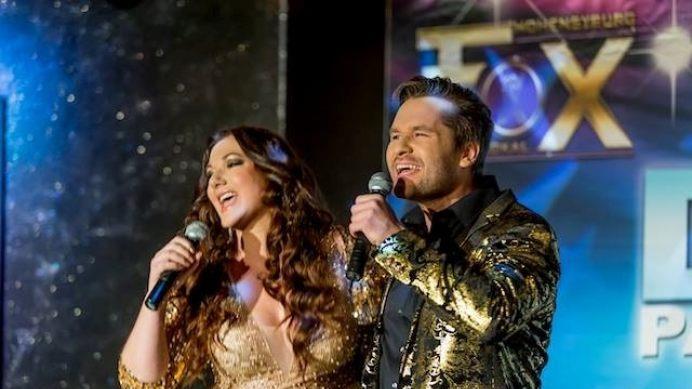 Auf den Spuren von Al Bano und Romina Power: Angela Henn und ihr Freund Dennis Klak sangen bei ihrem Auftritt in der  Silvestershow eine neue deutsche Version des Hits "Felicita".Foto: privat