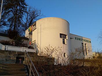 Äußerlich noch immer ein Anziehungspunkt, im Inneren freilich sanierungsbedürftig: der Kusntverein Coburg und sein in den 80er Jahren errichteter Anbau.Foto: Jochen Berger
