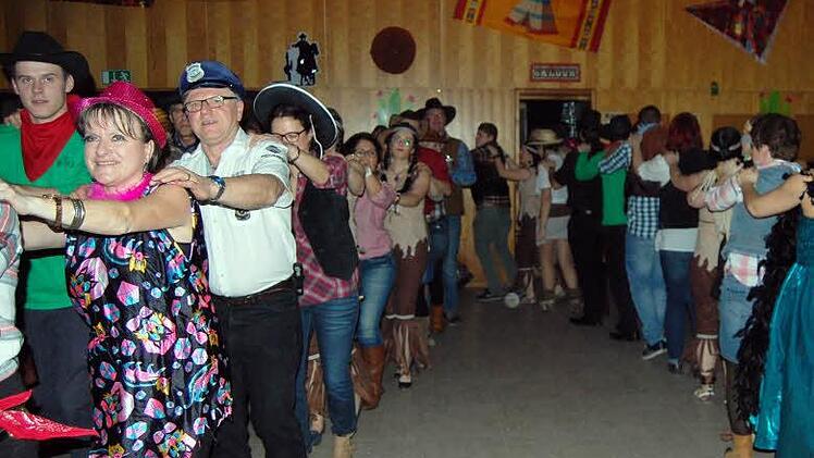 Hoppe Reiter: Western-Polonaise wie beim Ballermann.  Foto: Andreas Welz
