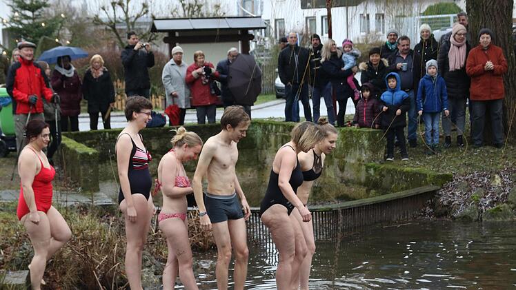 Neujahrsschwimmen 2019 in Stöppach. Foto: Michael Stelzner