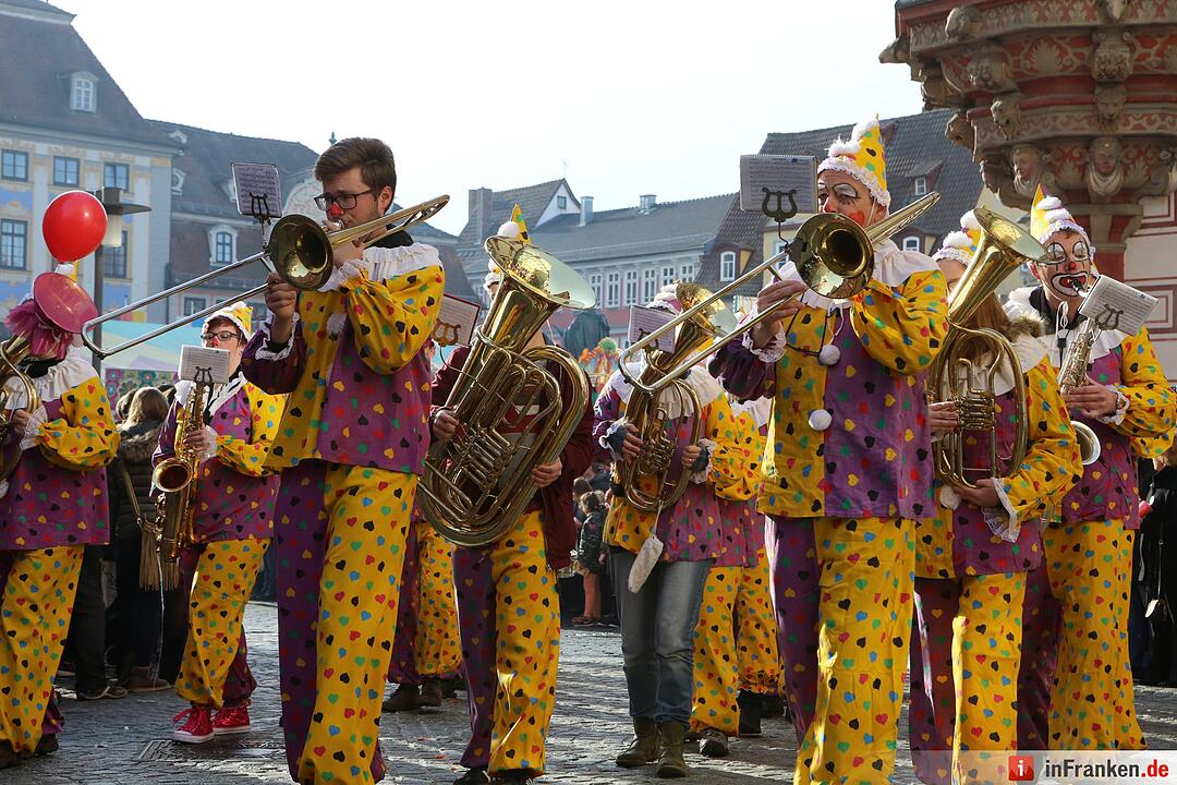 Gaudiwurm: Narren feiern in Coburg