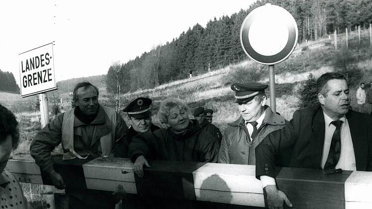 Ein Bild von der Grenzöffnung bei Tettau.
