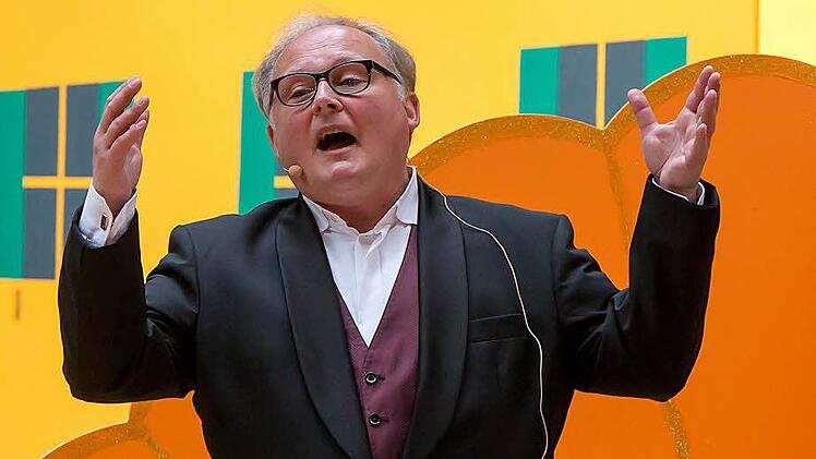 Mit seiner Hommage an Heinz Erhardt begeisterte Claus J. Frankl ion Heldritt. Foto: Albert Höchstädter
