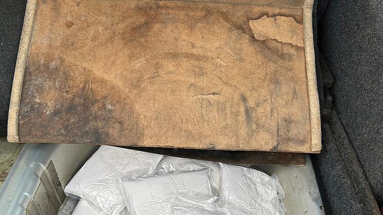 A3 bei Kitzingen: 10 Kilo Kokain in Reserveradmulde versteckt