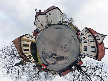 Eine ungewöhnliche Perspektive suchte sich unser Mitarbeiter Dieter Britz für dieses Foto vom Rannunger Rathausplatz.