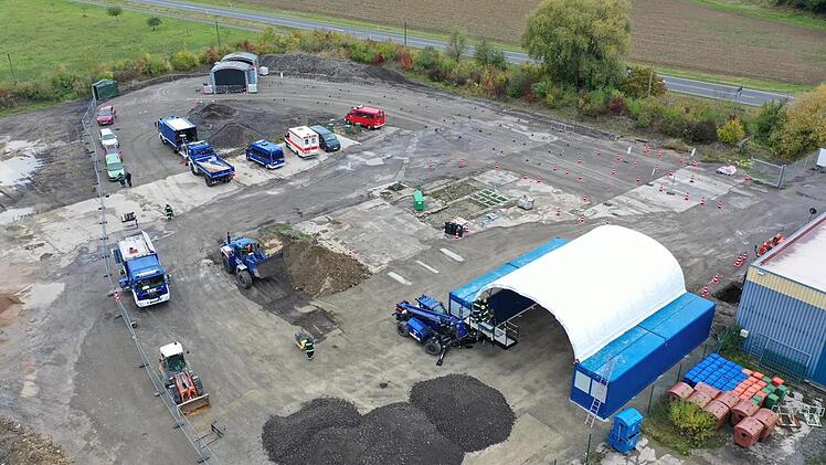 Aus der Luft:  das Testzentrum in Wonfurt. Es wurde weiter ausgebaut und winterfest gemacht. Die Testkapazitäten sind vergrößert worden. THW Haßfurt