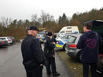 In der N&auml;he von Oberthulba kontrollierte die Polizei verschiedene Fahrzeuge der Teilnehmer. Foto: Susanne Will