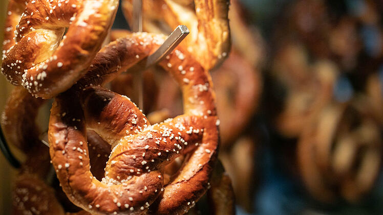 Kuriose US-Christkindlesmarkt-Kopie sorgt für Begeisterung - mit Nürnberger Bratwurst und Glühwein