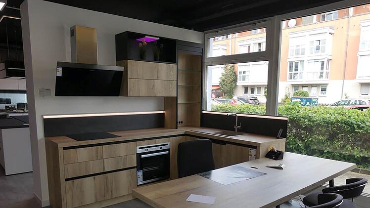 Nürnberg: Inventar von CJ Franken Küchen wird versteigert - Auktion läuft