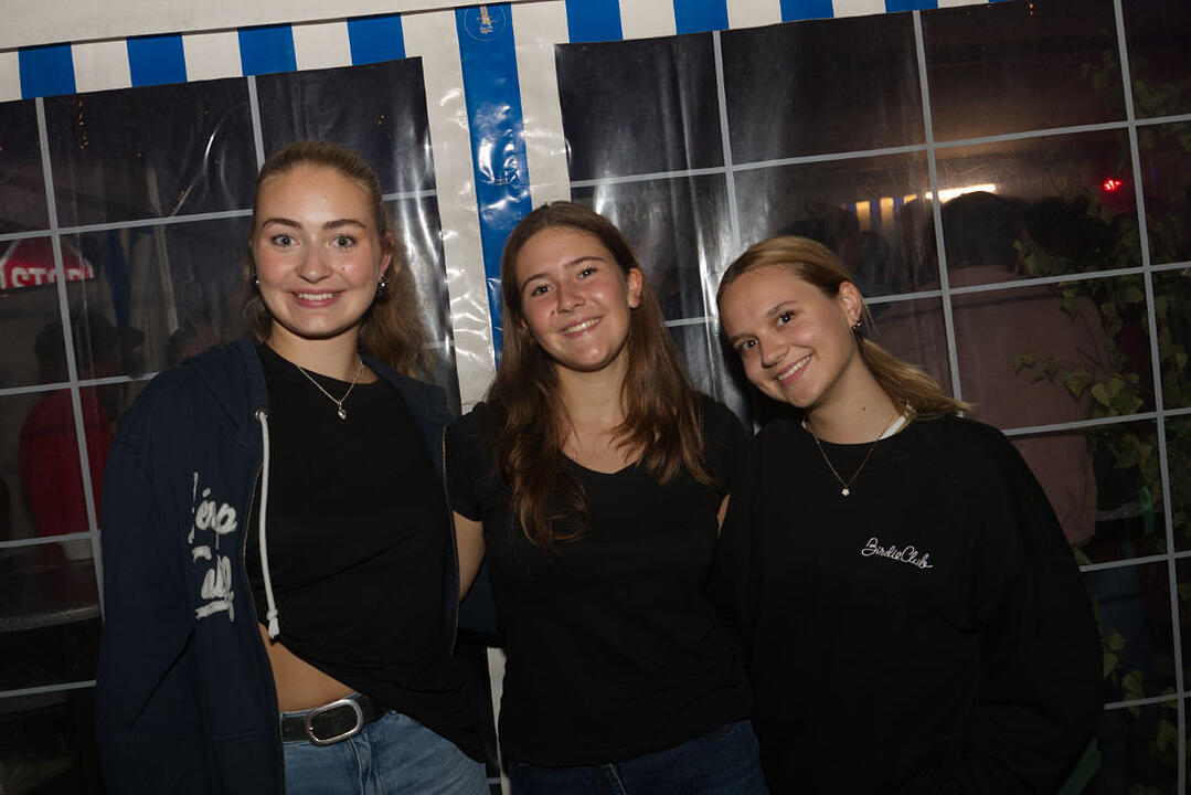 Freitag: Bieranstich & Partyband