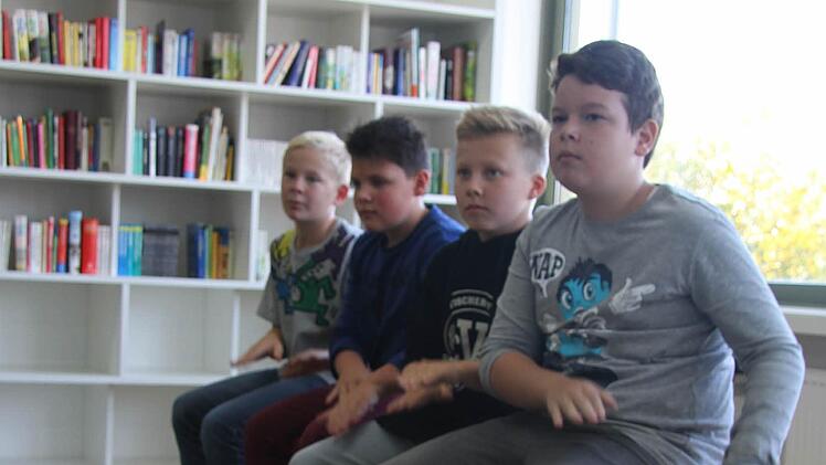 Mit lautstarken Percussion-Rhythmen umrahmte die Percussion-Group die Einweihungsfeier