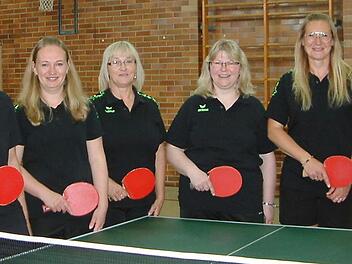 Tischtennis-Meister in der Bezirksklasse A der Damen wurde die SG Neuses II. Unser Bild zeigt die erfolgreiche Mannschaft mit (von links) Rosalinda Hanna, Rosi Grünbeck, Gisela Schrafft, Sandra Bernschneider, Nicole Bauernsachs-Seidl und Ute Kleylein.  Foto: Hans Franz