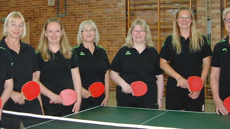 Tischtennis-Meister in der Bezirksklasse A der Damen wurde die SG Neuses II. Unser Bild zeigt die erfolgreiche Mannschaft mit (von links) Rosalinda Hanna, Rosi Grünbeck, Gisela Schrafft, Sandra Bernschneider, Nicole Bauernsachs-Seidl und Ute Kleylein.  Foto: Hans Franz
