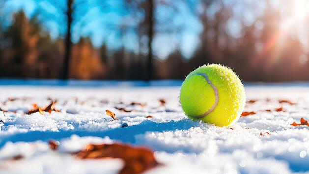 Tennis im Winter, Tennisball, Winter, Schnee