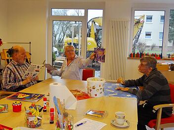 Schön ist es in Zeil: Die Mitarbeiterinnen der Rummelsberger in Ditterswind hatten viele Bedenken, dass der Umzug nach Zeil und Ebelsbach für manchen Bewohner nicht ganz einfach werden wird. Hans Diehm (rechts) hat aber bereits am zweiten Tag gesagt: "Ich wohne in Zeil." Auch Edgar Peege (links) und Manfred Meszen (Mitte) finden es gar nicht so schlecht hier.