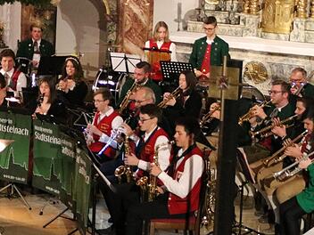 Traditionelles und Modernes bot der Musikverein Stadtsteinacher beim Debüt-Konzert von Daniela Ott am Freitagabend. Fotos: Klaus Klaschka