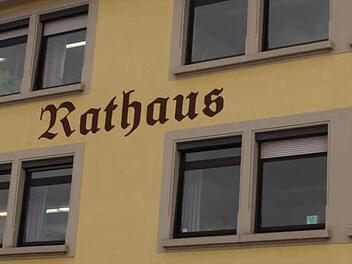 Wer wird ab 4. Mai als B&uuml;rgermeister im Marktleugaster Rathaus sitzen? - Die Kandidaten sind bei einer Podiumsdiskussion am 4. Februar um 19 Uhr im Sch&uuml;tzenhaus Marktleugast zu Gast.Foto: Archiv/Matthias  Betz
