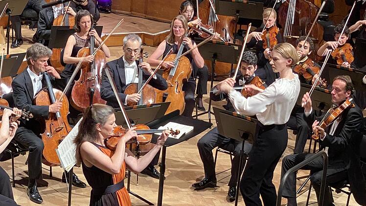 Mit Dirigentin Joana Mallwitz hatte Geigerin Janine Jansen genau die richtige Partnerin, allerdings nicht nur wegen der Perfektion - auch konzeptionell hatten sich die beiden wunderbar abgestimmt.