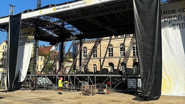 Coburger Open-Air-Sommer auf dem Schlossplatz steht in den Startl&ouml;chern - Aufbau in vollem Gange