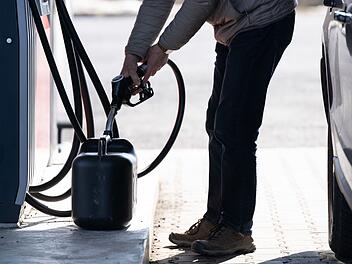 Warnung vor Sprit-Kauf im Nachbarland: Tank-Fehler kann im Gef&auml;ngnis enden