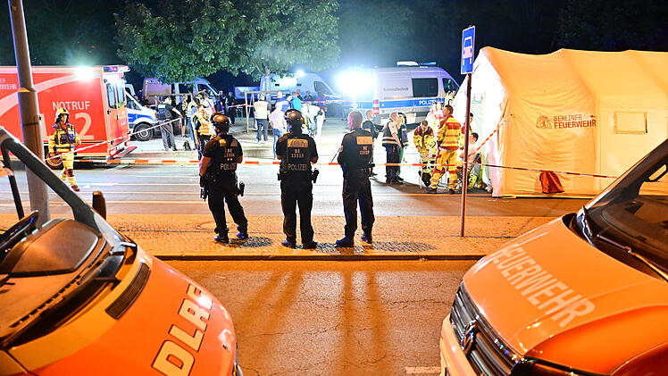 Auto rast in Menschenmenge - CSD in Berlin abgebrochen