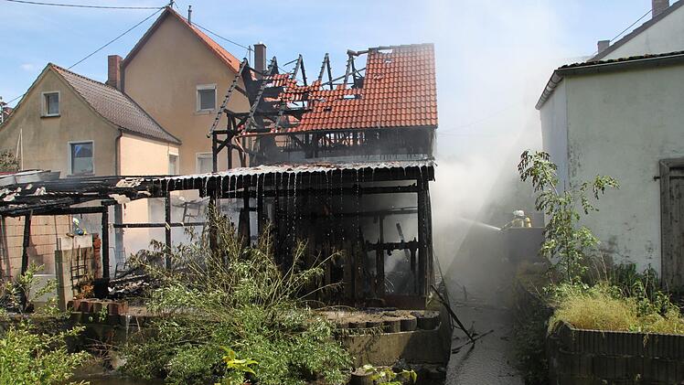 Nach dem Großbrand in Hutschdorf vom 8. Juni gibt es erste Auskünfte bezüglich der Brandursache.  Foto: Andreas Schmitt