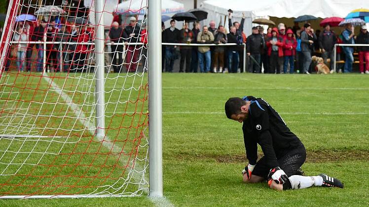 Enttäuschung im Rottershäuser Lager nach der verpassten Meisterschaft durch das 2:2 in Unterweißenbrunn. Foto: Anand Anders