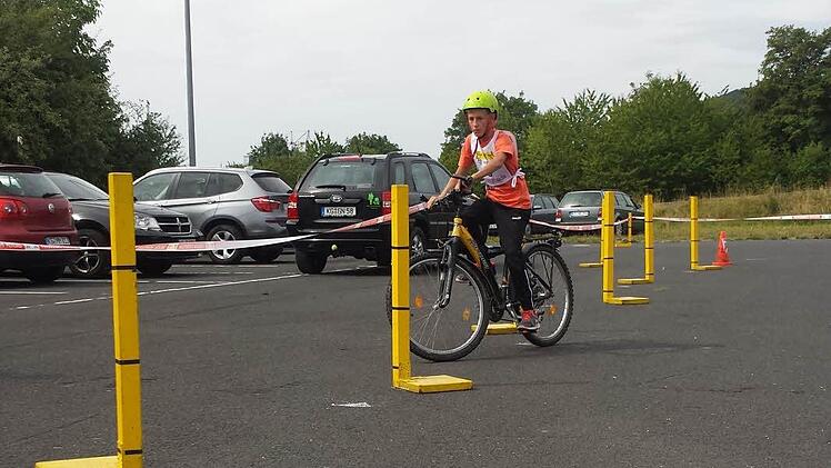 Beim Fahrradturnier des ADAC gab es etliche Hindernisse zu meistern.  Fotos: Christa Nürnberger