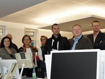Aufmerksame Beobachter beim Redaktionsfrühstück der Saale-Zeitung am Samstag: (von links) Staatssekretärin Dorothee Bär, Bezirksrätin Karin Renner, Helga Schleier, Bürgermeister Anton Schick jun., Landrat Thomas Bold und MdL Günter Felbinger. Foto: Ruppert