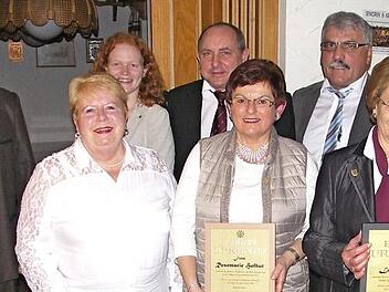 Ehrungen bei der Sängergruppe Maintal (von links): Max Bitruff, Hildegard Weberpals, Pia Hempfling, Reinhard Höppel, Rosemarie Holhut, Andreas Kremer, Lore Preller, Sabine Rießner  Foto: Horst Habermann