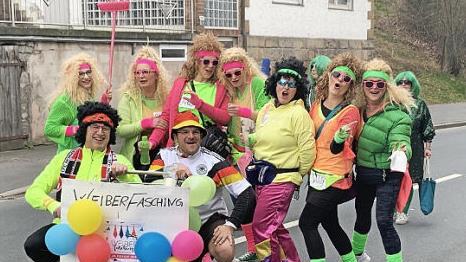 Stark und glanzvoll war der Weiberfasching.