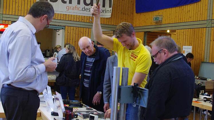 Besucher wurden bei der Steinberger Fotobörse gut beraten.  Foto: Heike Schülein