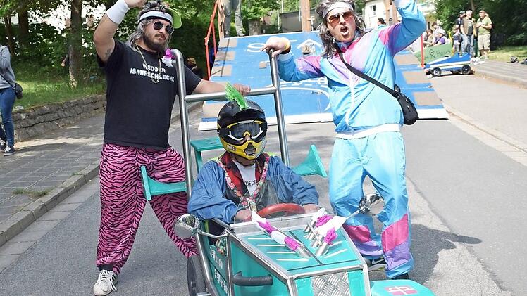Das Team vom Fassoldshof startete beim Seifenkistenrennen Foto: Schubert