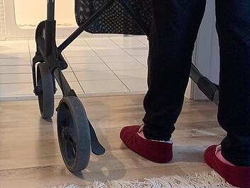 Pflege daheim ist ein Glücksfall. Doch nicht nur Gepflegte, auch Pflegende brauchen Unterstützung vom Staat. Foto: Brigitte Krause