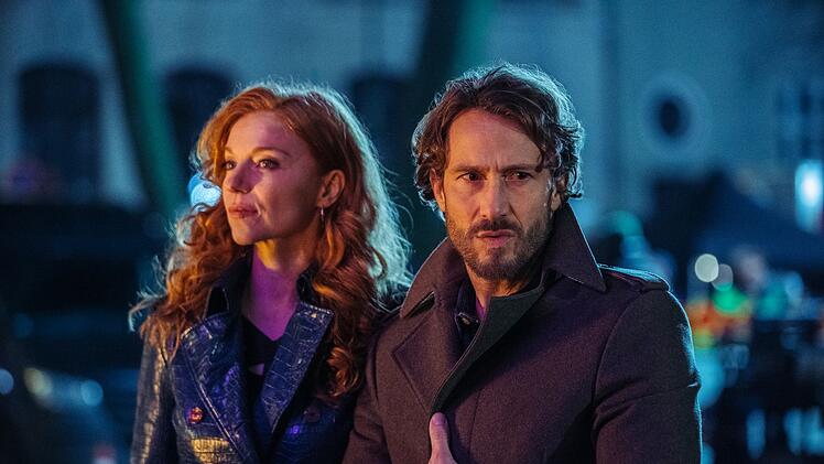 Kim (Marleen Lohse) will die Beziehung zu Erik (David Rott) öffnen. Damit kann er jedoch gar nichts anfangen.