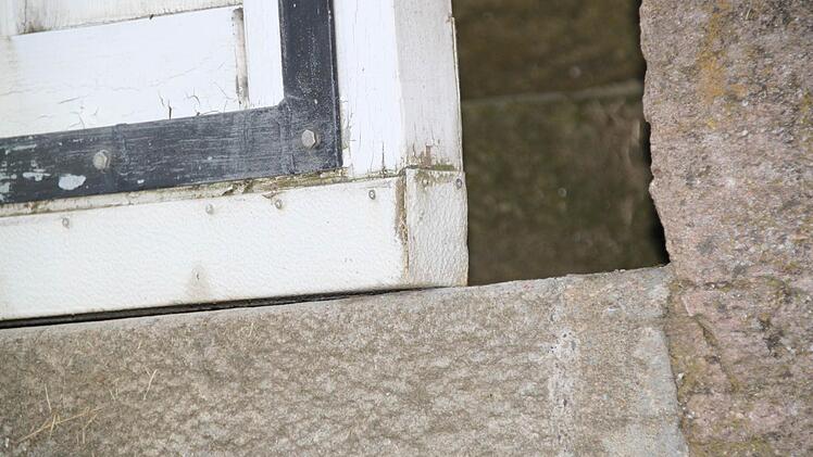 Die Hausbesitzer sehen einen Zusammenhang zwischen der Baustelle und den Schäden an ihren Häusern.