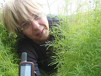 Über Stock und Stein und durchs Gebüsch: Schnitzeljagd per Geocaching hat viele Anhänger, weiß Andrea Musiol.  Foto: Markus Häggberg