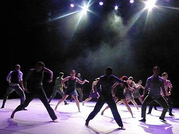 Mit seiner mitreißenden Tanz-Performance "Love Songs" begeisterte das Danish Dance Theatre Copenhagen das Publikum des Theaterrings der Stadt Bad Kissingen im Kurtheater.  Foto: Ahnert